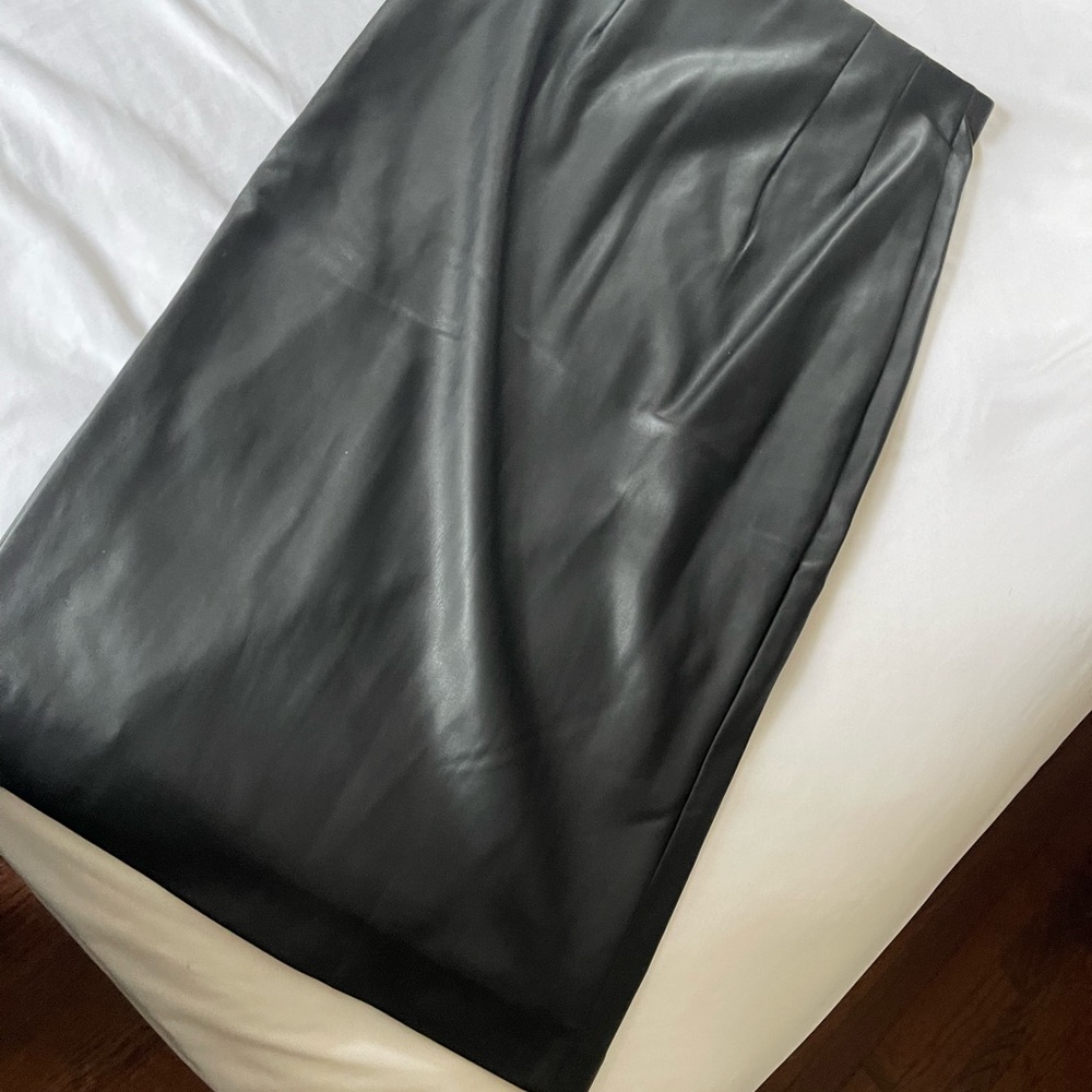 Faux leather pencil skirt from express - Picture 2 of 8
